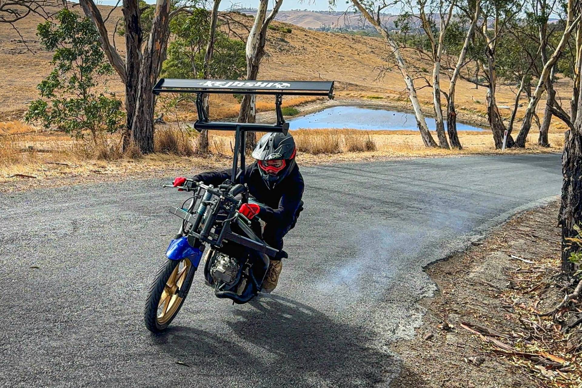 Kejashi Tilt Rotor: Chiếc xe máy 'điên rồ' với cánh khí động học nghiêng, tham vọng thay đổi cách vào cua- Ảnh 5.