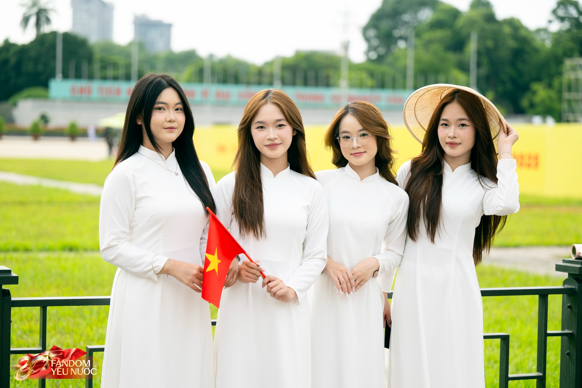 Hội nàng thơ makeup lúc 3h sáng, 6h ra Lăng Bác thì đã thấy kín người: Hé lộ chi phí bộ ảnh- Ảnh 5.