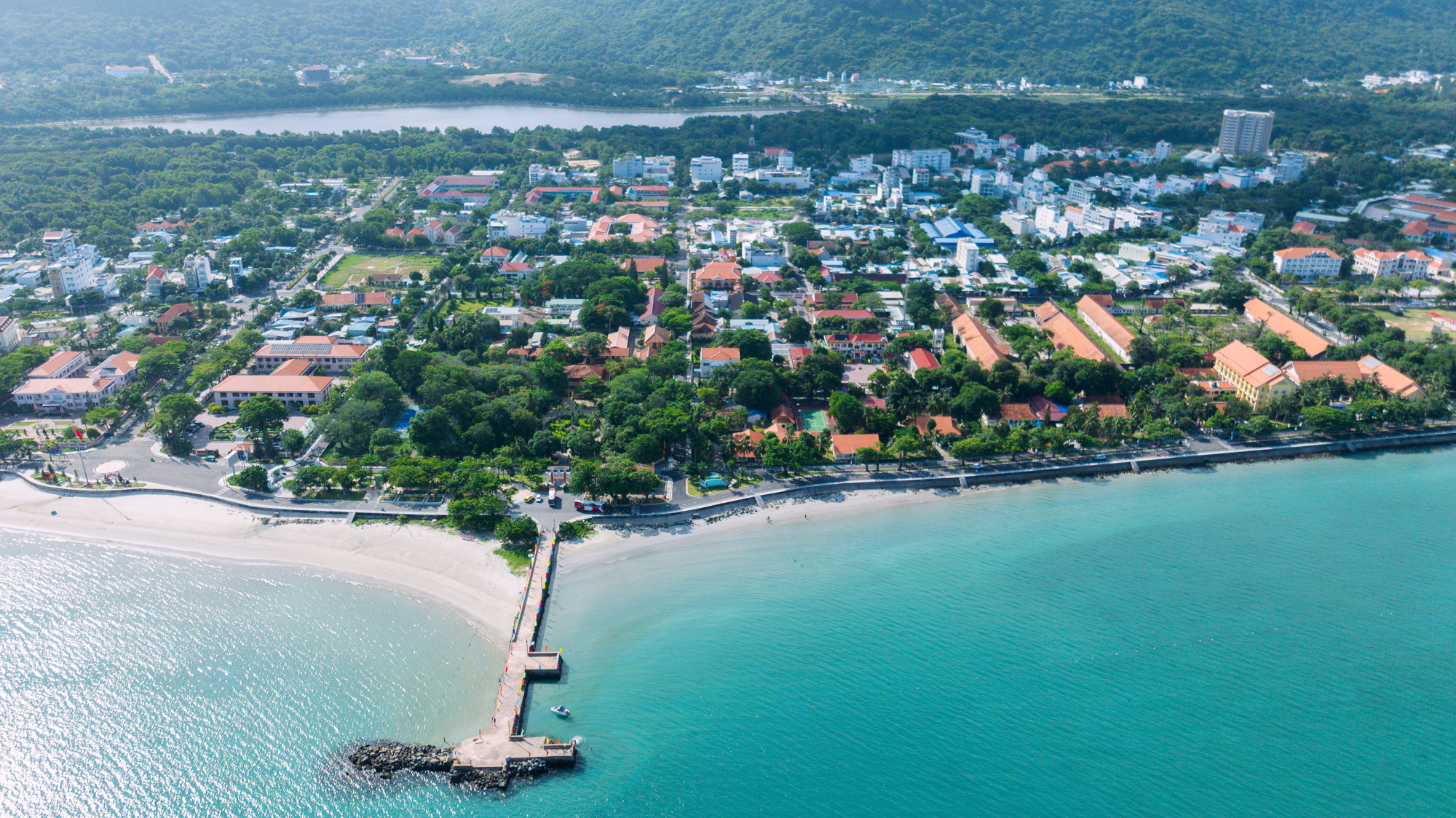 3 hòn đảo có sân bay ở Việt Nam: Nơi là thiên đường nghỉ dưỡng, nơi có đường cao tốc, nơi thu hơn 3.000 tỷ mỗi năm nhờ du lịch- Ảnh 18.