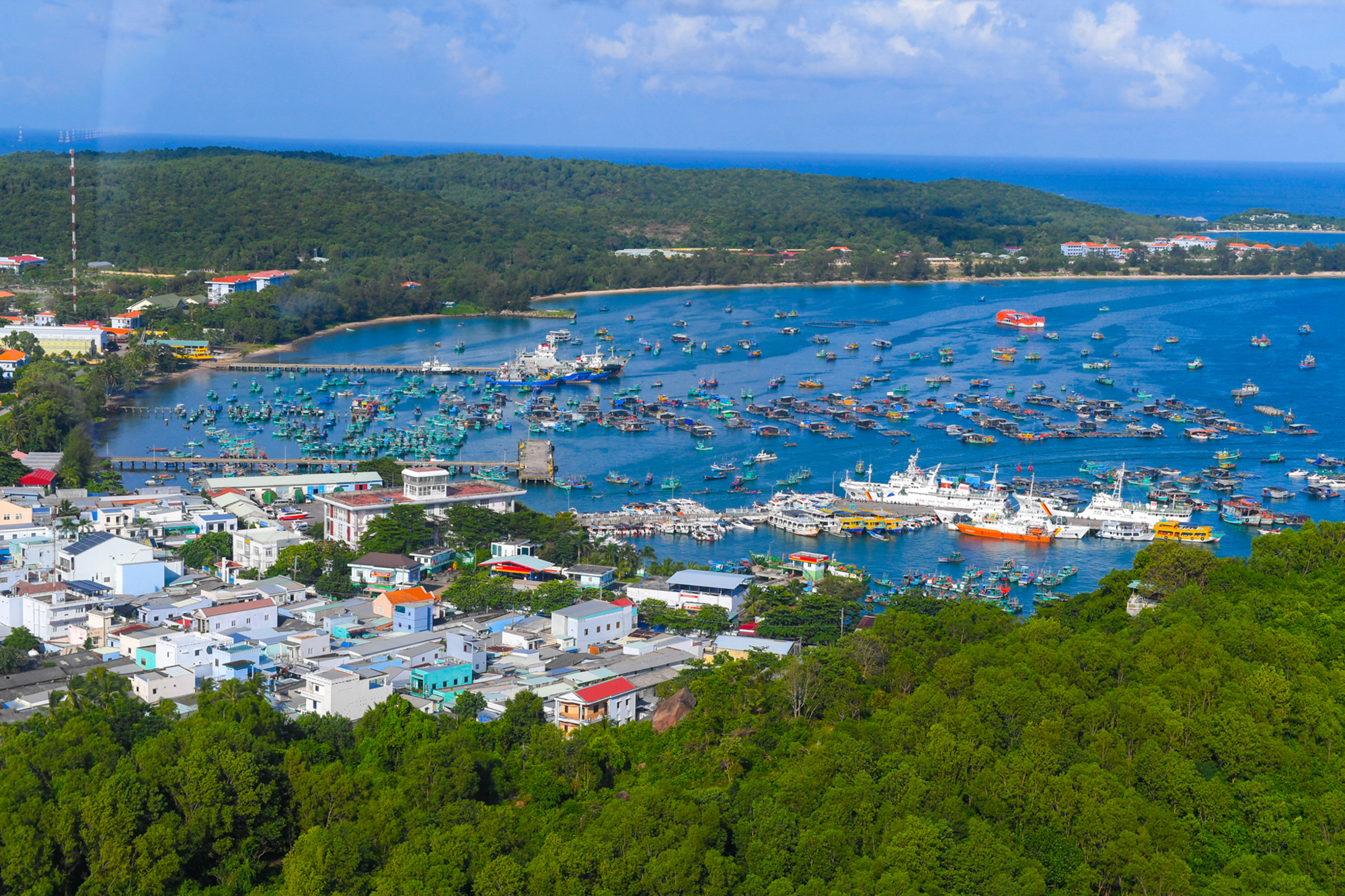 3 hòn đảo có sân bay ở Việt Nam: Nơi là thiên đường nghỉ dưỡng, nơi có đường cao tốc, nơi thu hơn 3.000 tỷ mỗi năm nhờ du lịch- Ảnh 5.