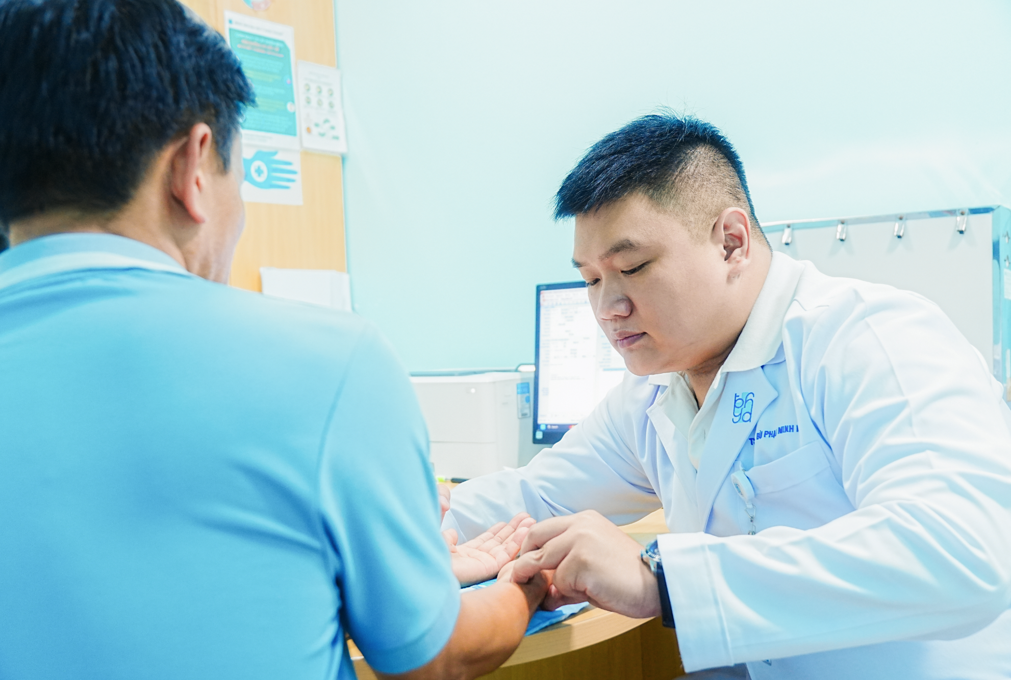 3 sai lầm khi tập thể dục mùa nắng nóng có thể khiến trái tim "lâm nguy": Người trẻ, khỏe cũng cần lưu ý - Ảnh 1.