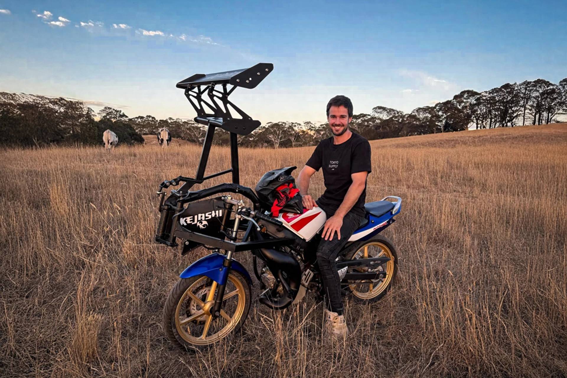 Kejashi Tilt Rotor: Chiếc xe máy 'điên rồ' với cánh khí động học nghiêng, tham vọng thay đổi cách vào cua- Ảnh 1.