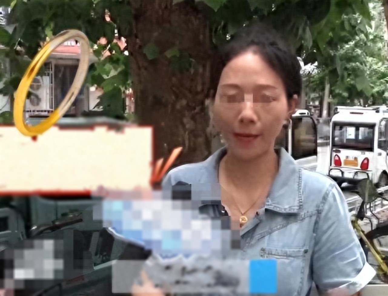 Người phụ nữ mua vòng vàng 45 triệu đồng phát hiện lõi bạc , tiệm vàng chối bỏ sự thật - Ảnh 2.