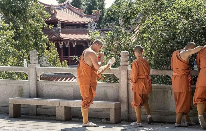 Tân trụ trì Thiếu Lâm Tự áp dụng quy tắc Phật giáo 996, 30 nhà sư bỏ chùa - Ảnh 2.