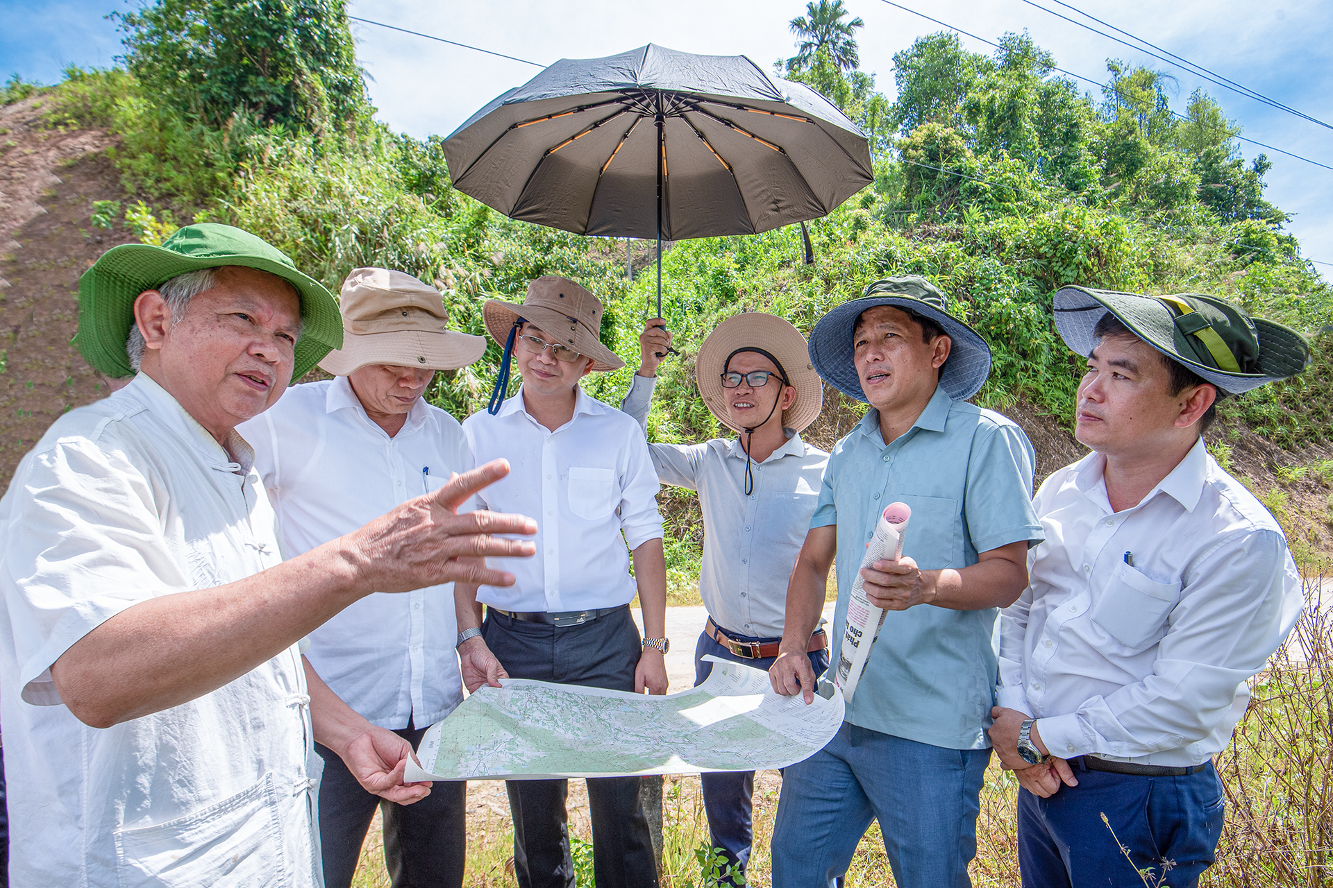 Vừa được duyệt dự án hơn 3.000 tỷ, Shark Lê Hùng Anh bất ngờ có động thái mới tại nơi cách TP Đà Nẵng 80 km- Ảnh 1. Vừa được duyệt dự án hơn 3.000 tỷ, Shark Lê Hùng Anh bất ngờ có động thái mới tại nơi cách TP Đà Nẵng 80 km- Ảnh 1.