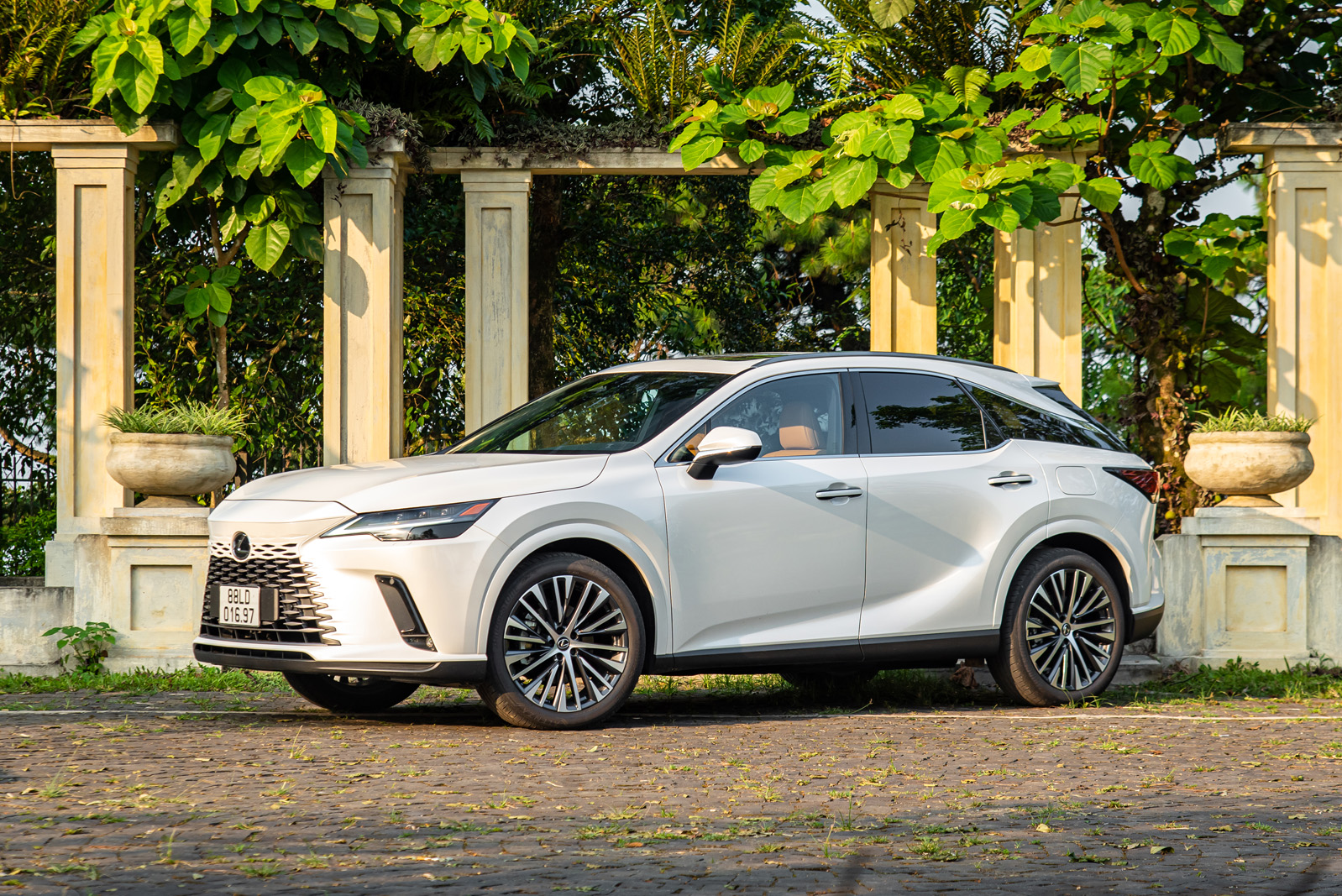 Chênh 31 triệu đồng, chọn VW Touareg 'full' hay Lexus RX 'base': Bảng so sánh dưới đây chỉ ra mọi khác biệt giữa hai xe- Ảnh 3. Chênh 31 triệu đồng, chọn VW Touareg 'full' hay Lexus RX 'base': Bảng so sánh dưới đây chỉ ra mọi khác biệt giữa hai xe- Ảnh 3.