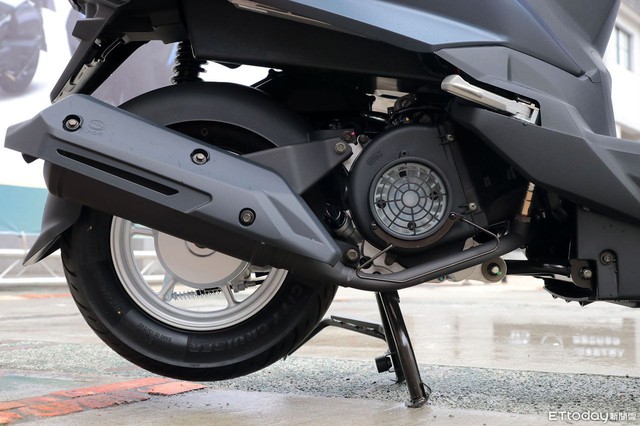Xe tay ga 125cc hybrid "xăng điện" đầu tiên ra mắt: "Ăn xăng" chỉ 1,5 lít/100km, giá từ 46 triệu đồng - Ảnh 4. Xe tay ga 125cc hybrid "xăng điện" đầu tiên ra mắt: "Ăn xăng" chỉ 1,5 lít/100km, giá từ 46 triệu đồng - Ảnh 4.