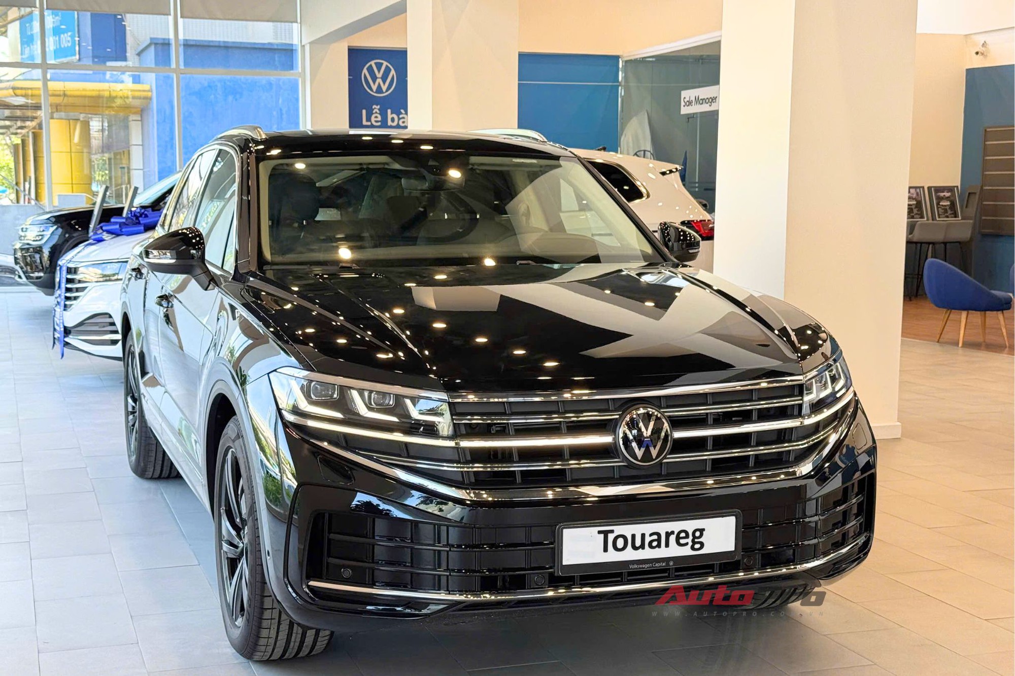 VW Touareg thêm 2 bản mới, đã về đại lý: Giá tới gần 3,4 tỷ đồng nhưng vẫn rẻ hơn Audi Q7 cả trăm triệu đồng, chưa có ADAS - Ảnh 2.