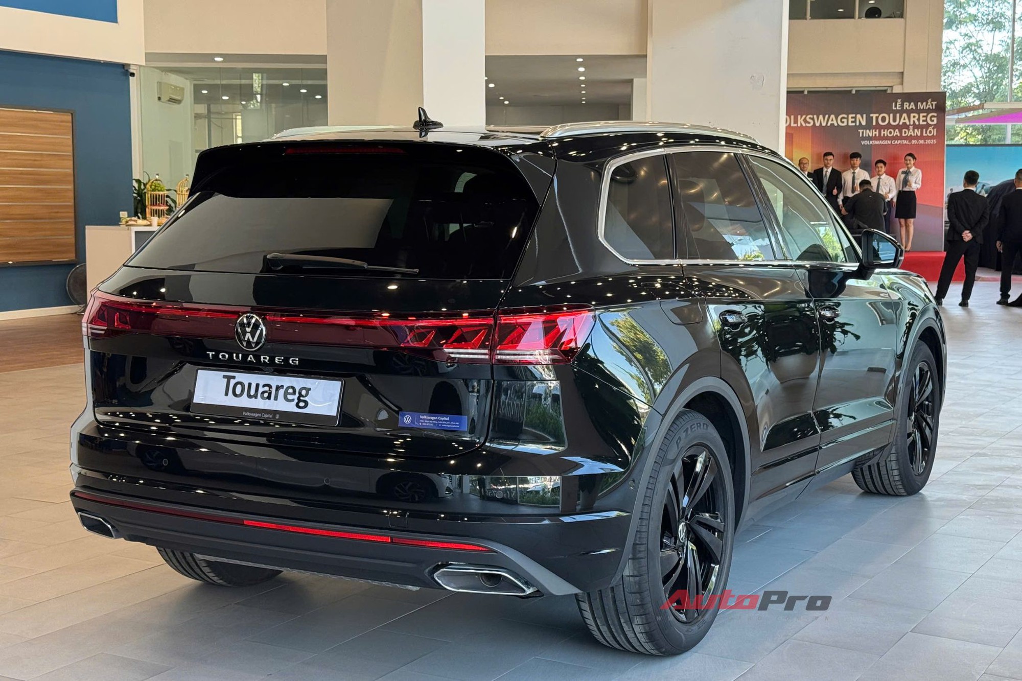 VW Touareg thêm 2 bản mới, đã về đại lý: Giá tới gần 3,4 tỷ đồng nhưng vẫn rẻ hơn Audi Q7 cả trăm triệu đồng, chưa có ADAS - Ảnh 3.