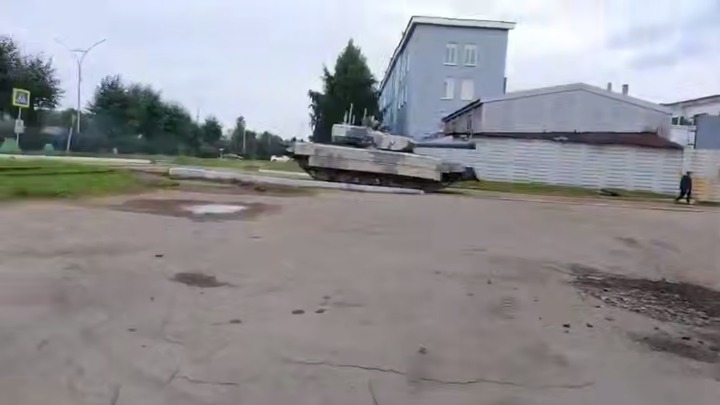 T - 72 không người lái: Bước đột phá mới của quân đội Nga trên chiến trường hiện đại - Ảnh 1.