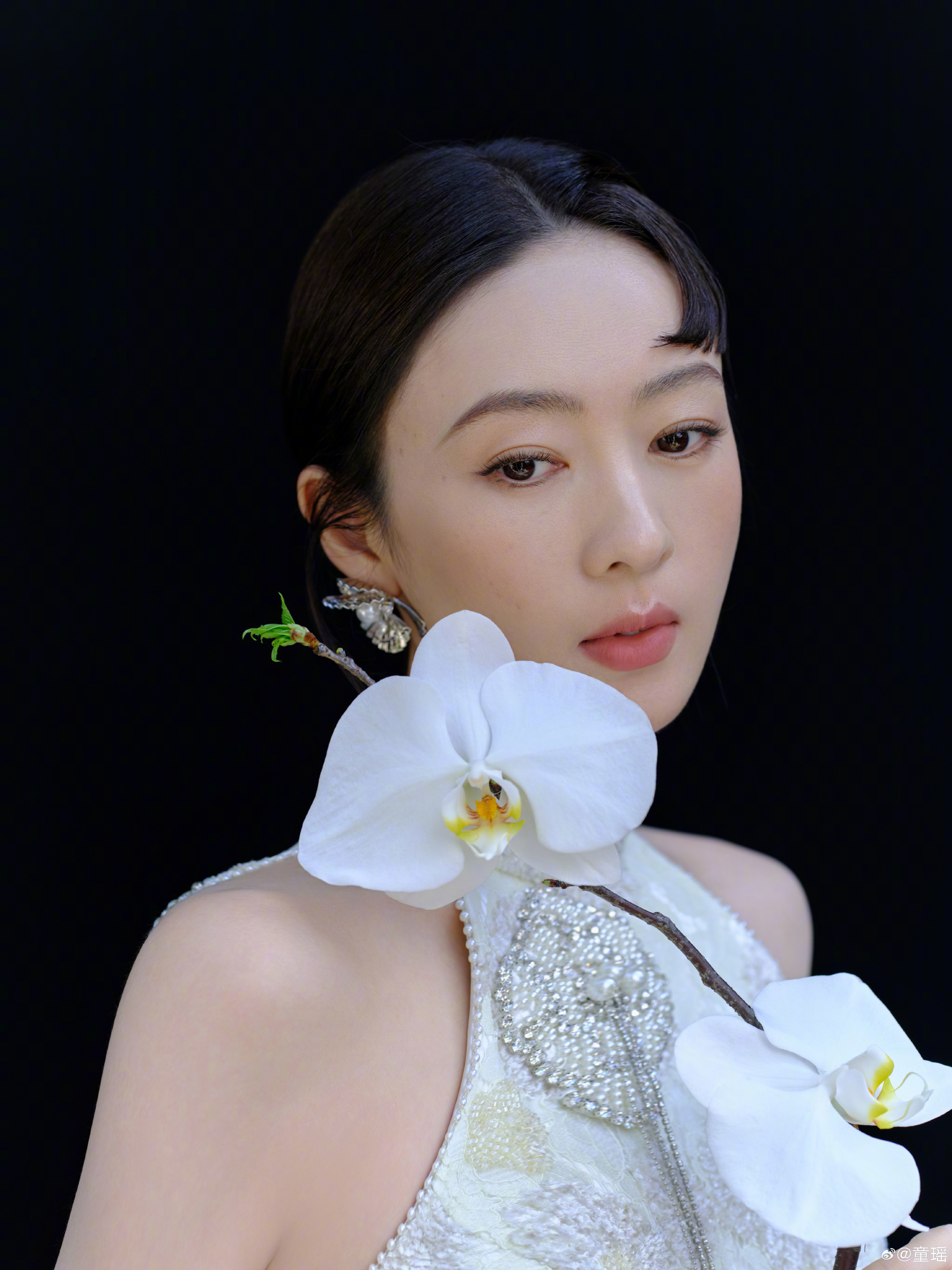 Tóm gọn "ác nữ showbiz" thân mật đi bar với trai lạ, nghi đã bí mật bỏ chồng đại gia hơn 17 tuổi - Ảnh 7. Tóm gọn "ác nữ showbiz" thân mật đi bar với trai lạ, nghi đã bí mật bỏ chồng đại gia hơn 17 tuổi - Ảnh 7.