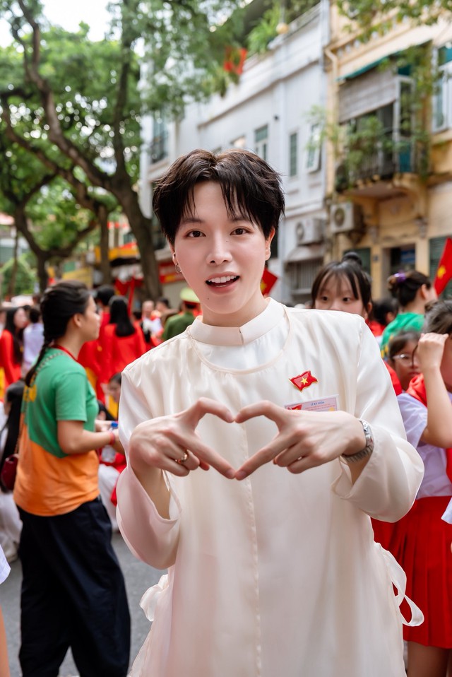 Giọng ca trẻ cực kỳ đắt show concert quốc gia: Hit trăm triệu view nối đuôi nhau, cát xê khủng mua nhà chục tỷ- Ảnh 2. Giọng ca trẻ cực kỳ đắt show concert quốc gia: Hit trăm triệu view nối đuôi nhau, cát xê khủng mua nhà chục tỷ- Ảnh 2.