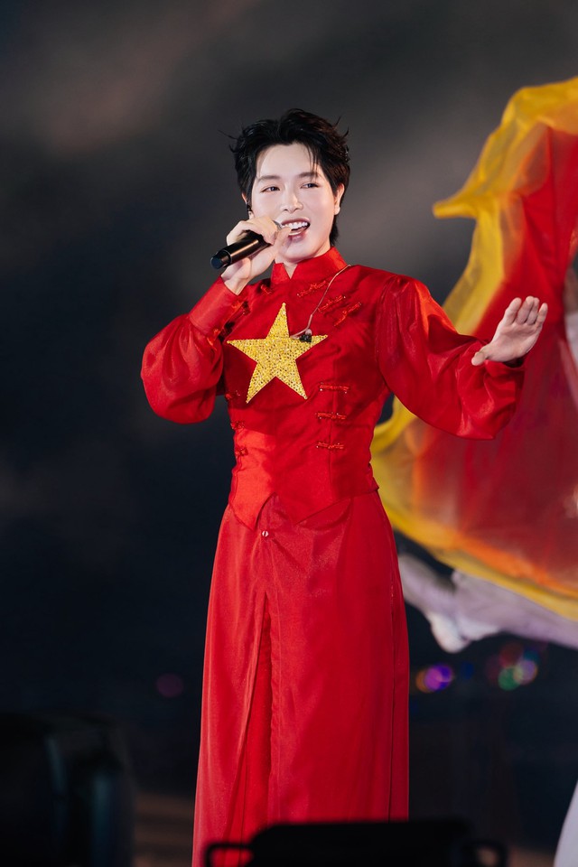 Giọng ca trẻ cực kỳ đắt show concert quốc gia: Hit trăm triệu view nối đuôi nhau, cát xê khủng mua nhà chục tỷ- Ảnh 5. Giọng ca trẻ cực kỳ đắt show concert quốc gia: Hit trăm triệu view nối đuôi nhau, cát xê khủng mua nhà chục tỷ- Ảnh 5.