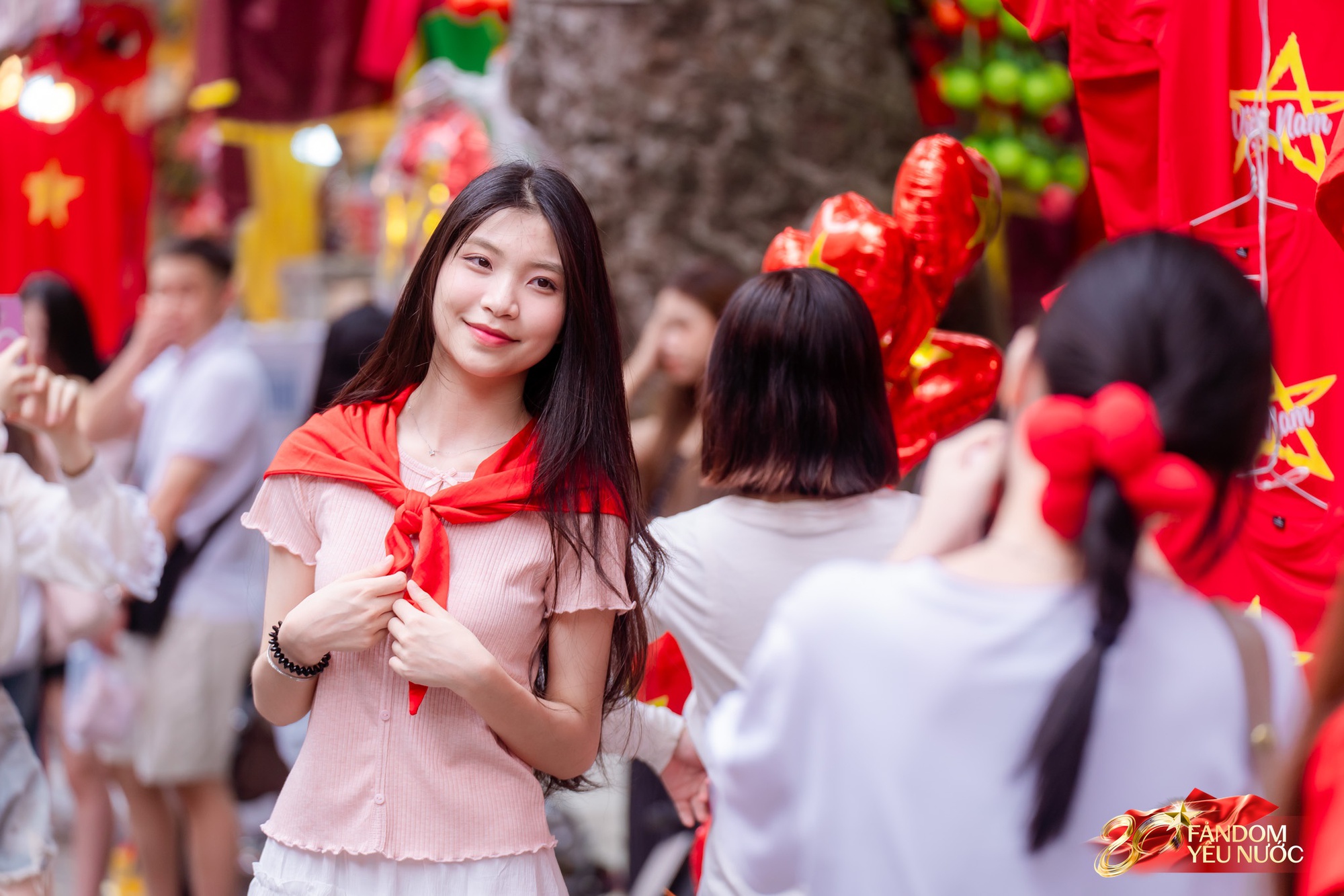 Hà Nội mưa như trút, "khối yêu nước" vẫn không rời vị trí để xem diễu binh 2/9- Ảnh 26.