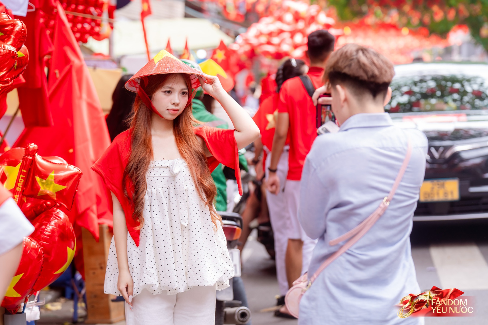 Hà Nội mưa như trút, "khối yêu nước" vẫn không rời vị trí để xem diễu binh 2/9- Ảnh 27.