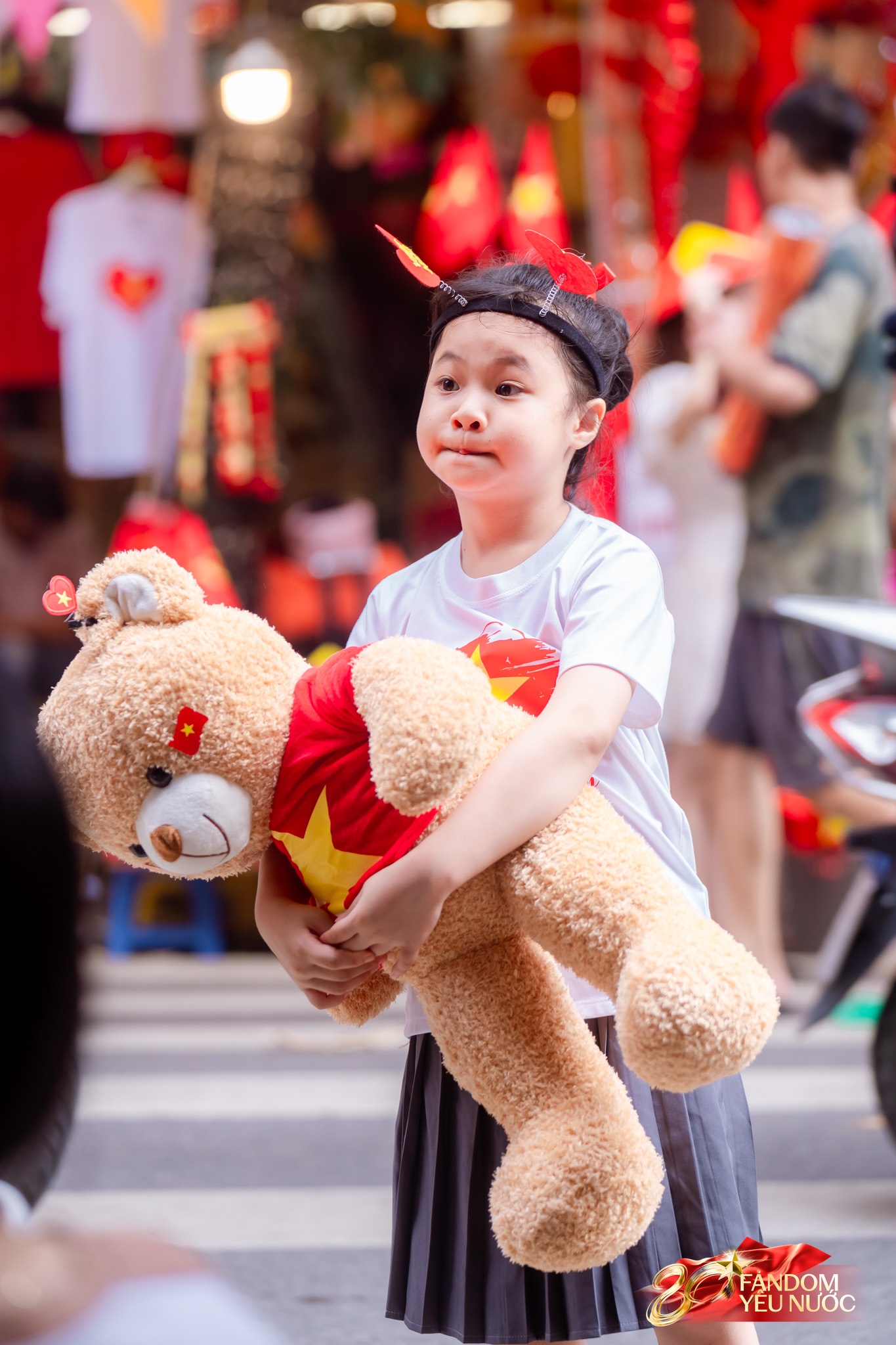 Hà Nội mưa như trút, "khối yêu nước" vẫn không rời vị trí để xem diễu binh 2/9- Ảnh 31.