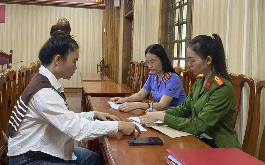Lừa tiền đặt cọc qua Facebook, cô gái 26 tuổi chiếm đoạt hàng chục triệu đồng - Ảnh 1. Lừa tiền đặt cọc qua Facebook, cô gái 26 tuổi chiếm đoạt hàng chục triệu đồng - Ảnh 1.