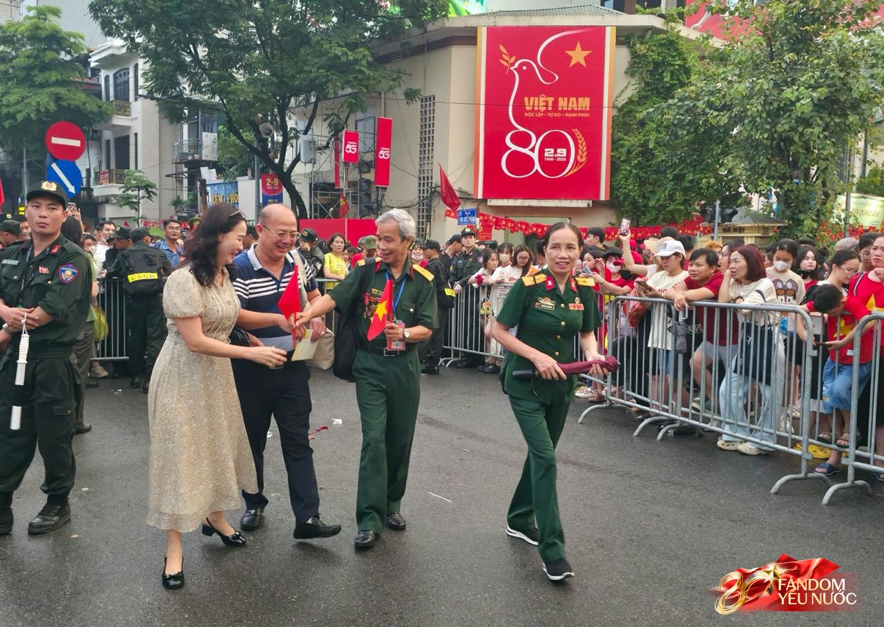 Cảnh tượng trên đường phố Hà Nội 12 tiếng trước ngày diễu binh A80- Ảnh 7.