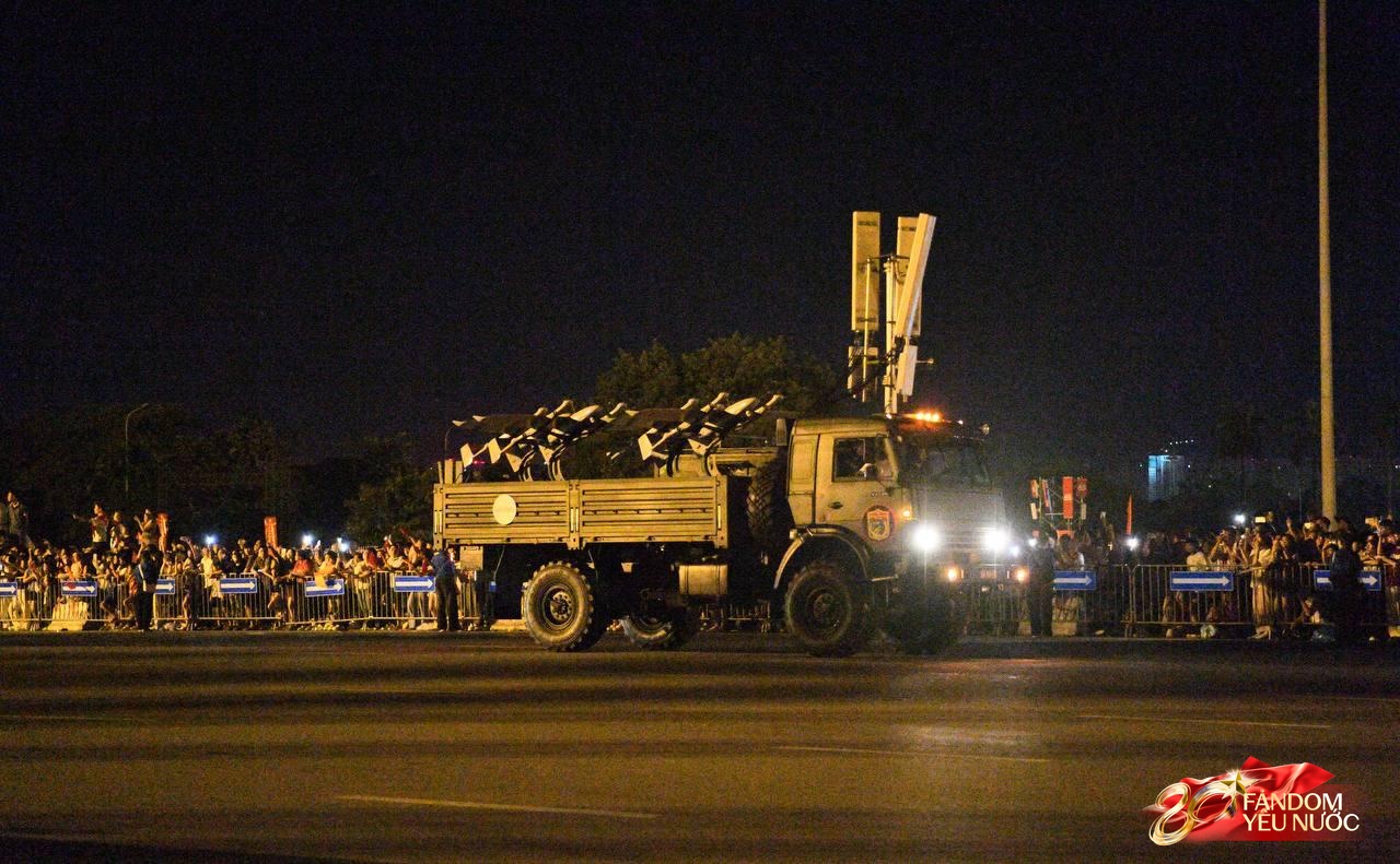 4h sáng 2/9, khối nghệ sĩ tiến vào điểm tập kết diễu binh diễu hành- Ảnh 21. 4h sáng 2/9, khối nghệ sĩ tiến vào điểm tập kết diễu binh diễu hành- Ảnh 21.