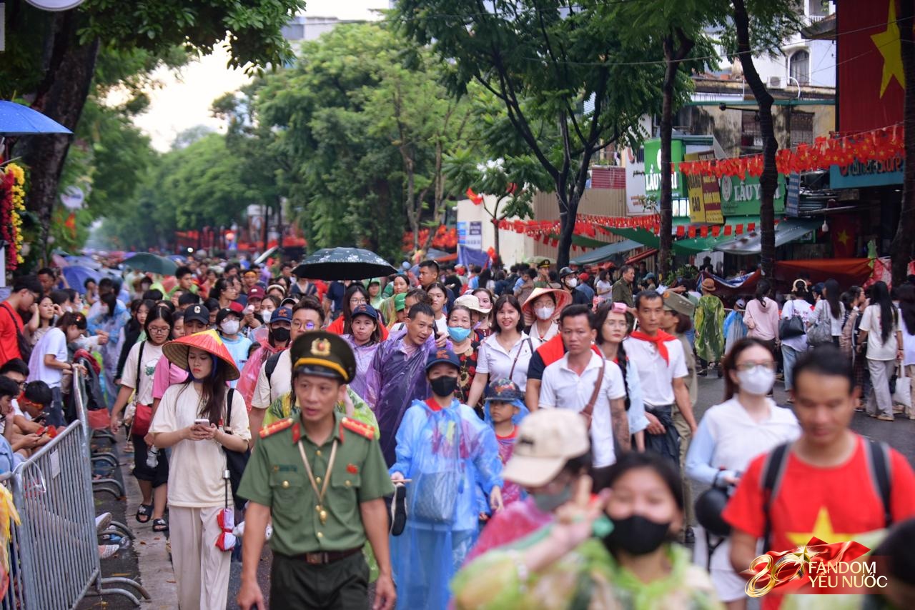 Cảnh tượng trên đường phố Hà Nội 12 tiếng trước ngày diễu binh A80- Ảnh 19.