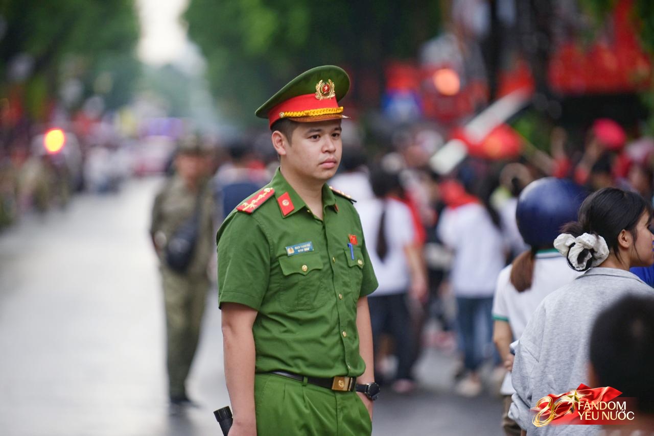 Cảnh tượng trên đường phố Hà Nội 12 tiếng trước ngày diễu binh A80- Ảnh 18.