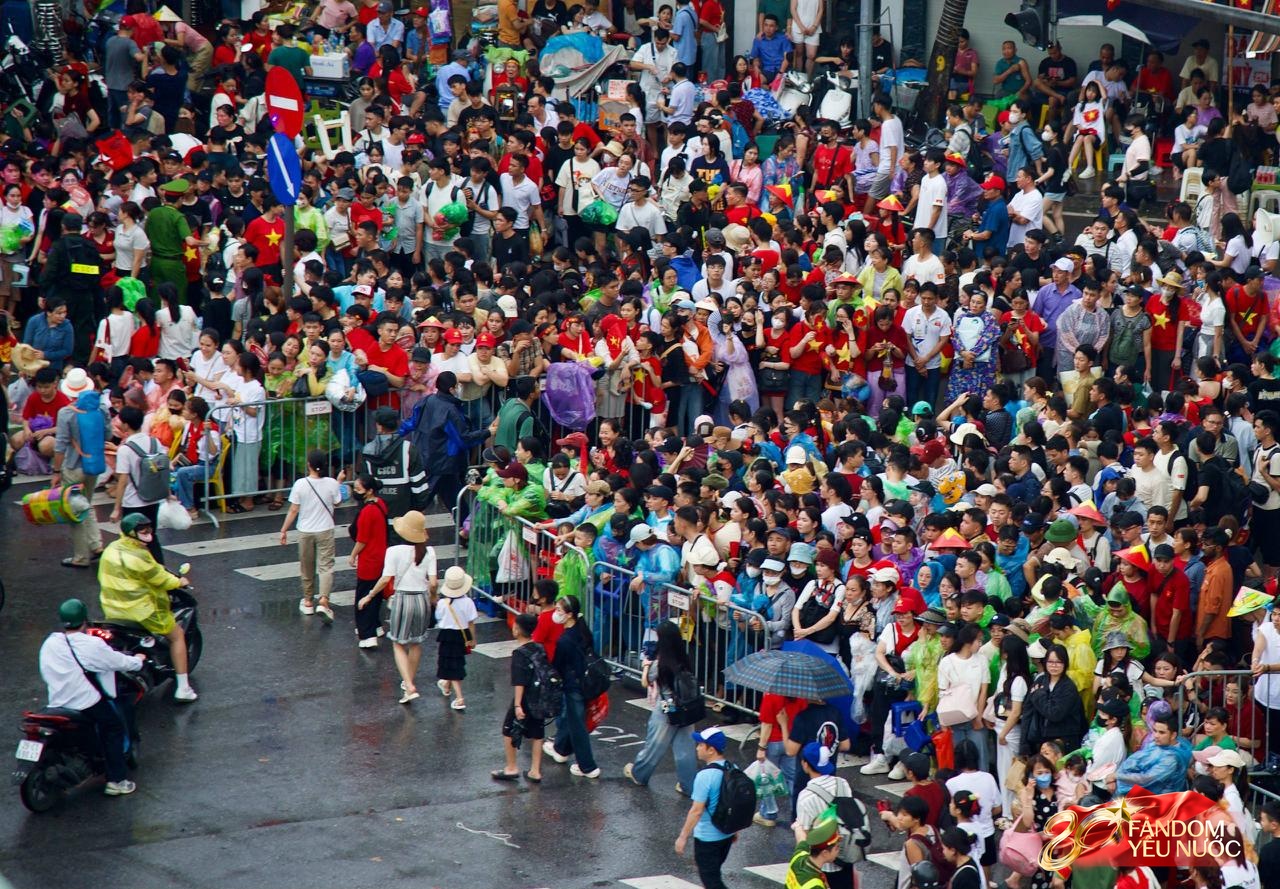 Cảnh tượng trên đường phố Hà Nội 12 tiếng trước ngày diễu binh A80- Ảnh 12.