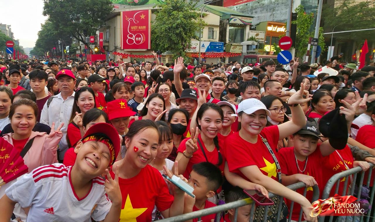 Cảnh tượng trên đường phố Hà Nội 12 tiếng trước ngày diễu binh A80- Ảnh 10.