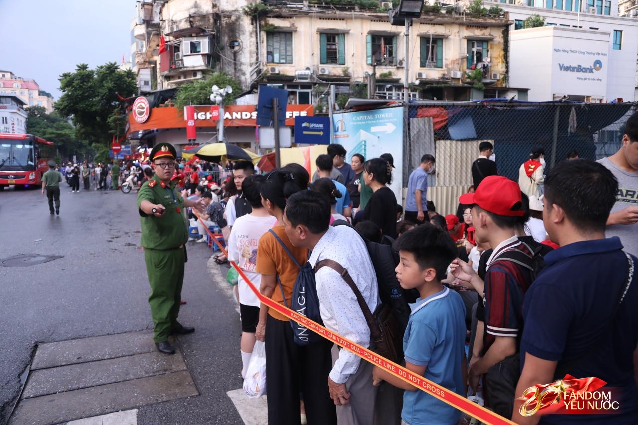 Cảnh tượng trên đường phố Hà Nội 12 tiếng trước ngày diễu binh A80- Ảnh 1.