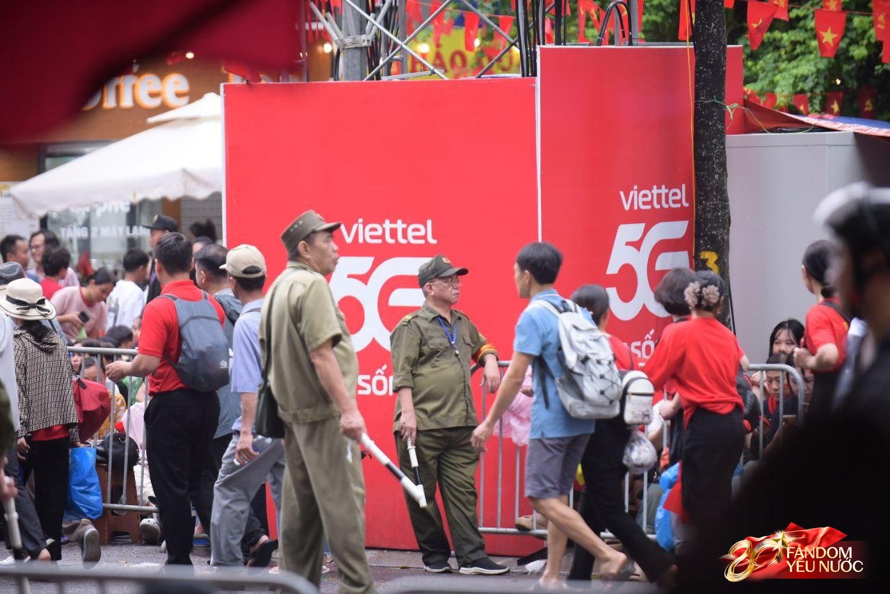 Cảnh tượng trên đường phố Hà Nội 12 tiếng trước ngày diễu binh A80- Ảnh 15.