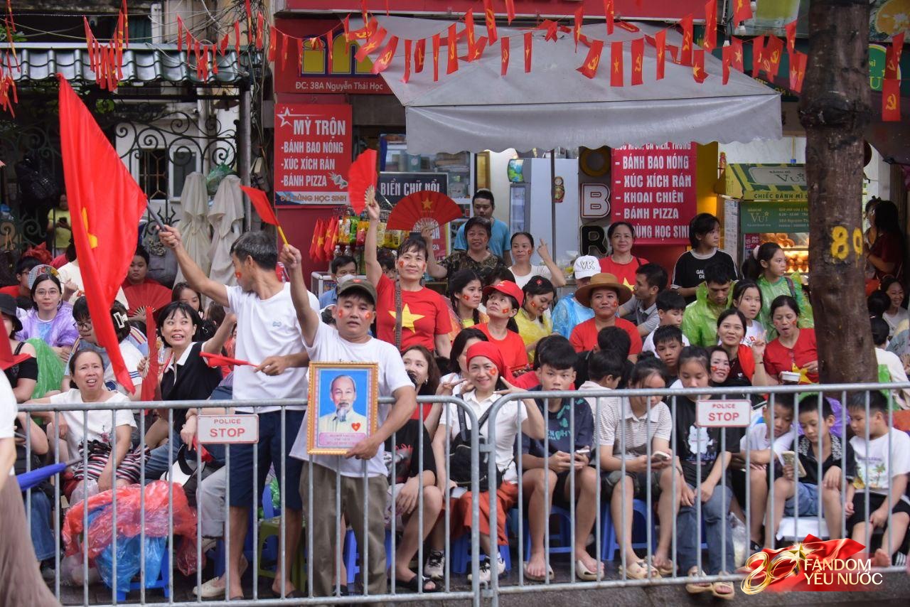 Cảnh tượng trên đường phố Hà Nội 12 tiếng trước ngày diễu binh A80- Ảnh 16.