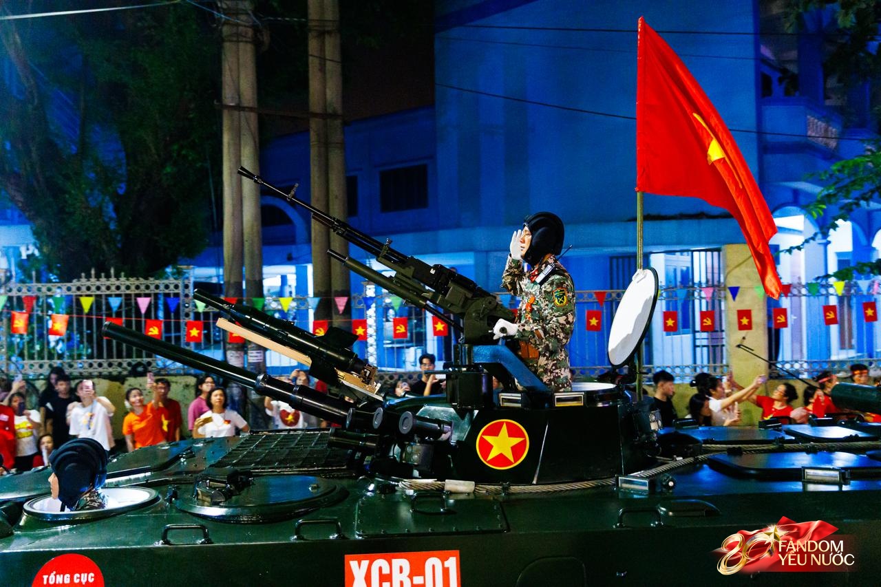 4h sáng 2/9, khối nghệ sĩ tiến vào điểm tập kết diễu binh diễu hành- Ảnh 18. 4h sáng 2/9, khối nghệ sĩ tiến vào điểm tập kết diễu binh diễu hành- Ảnh 18.