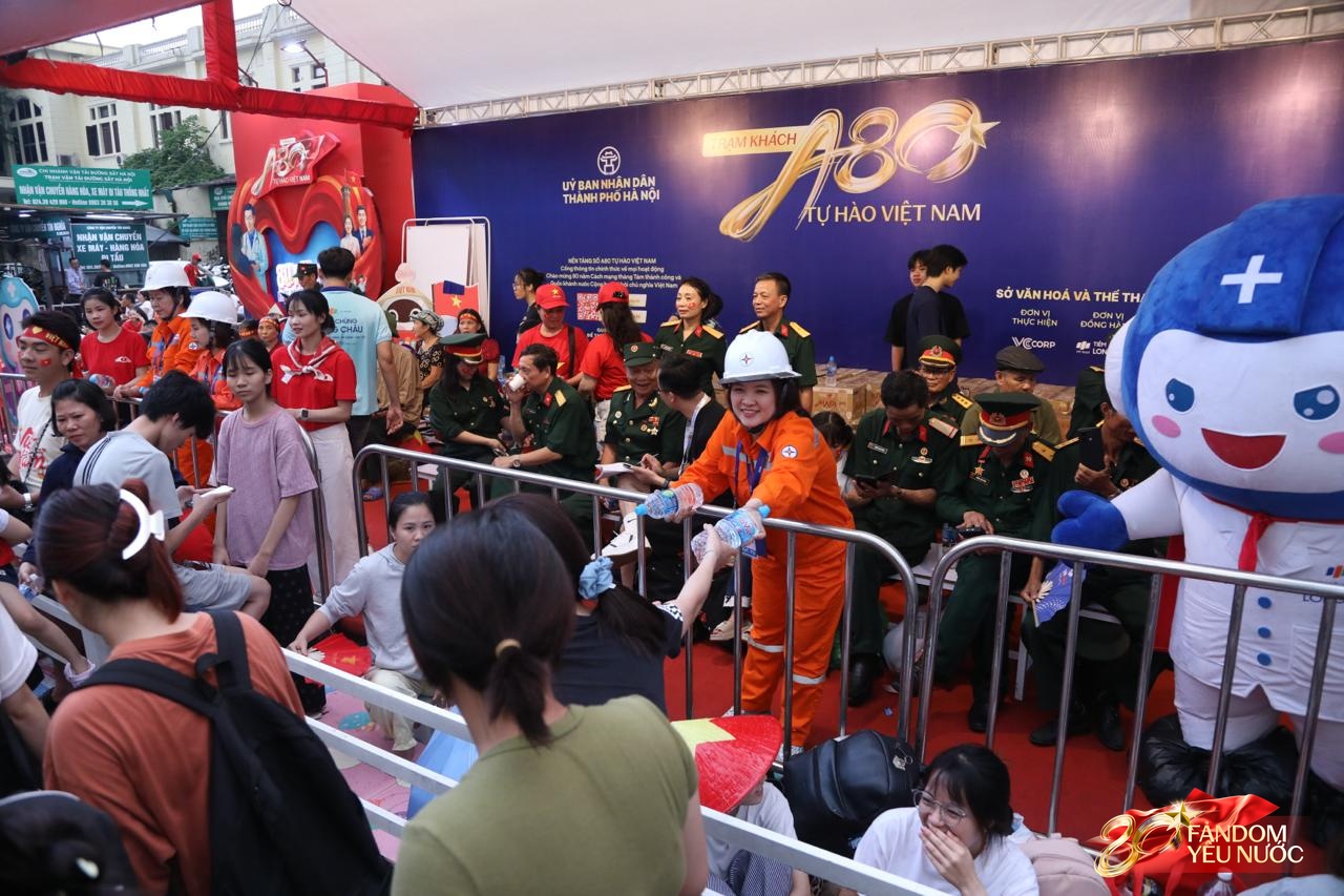 Cảnh tượng trên đường phố Hà Nội 12 tiếng trước ngày diễu binh A80- Ảnh 5.