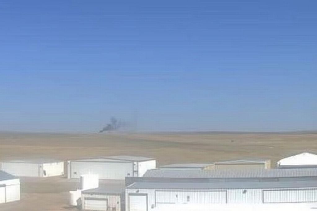 Hạ c&aacute;nh c&ugrave;ng l&uacute;c, 2 m&aacute;y bay va chạm giữ kh&ocirc;ng trung ở Mỹ - Ảnh 1.