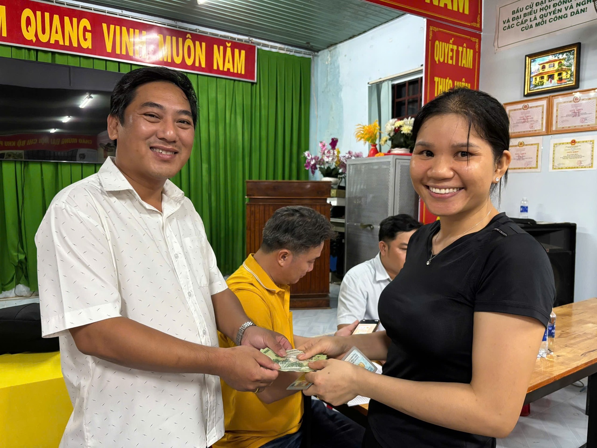 Thủ tướng yêu cầu đẩy nhanh tặng 100.000 đồng dịp Quốc khánh cho người dân- Ảnh 1.