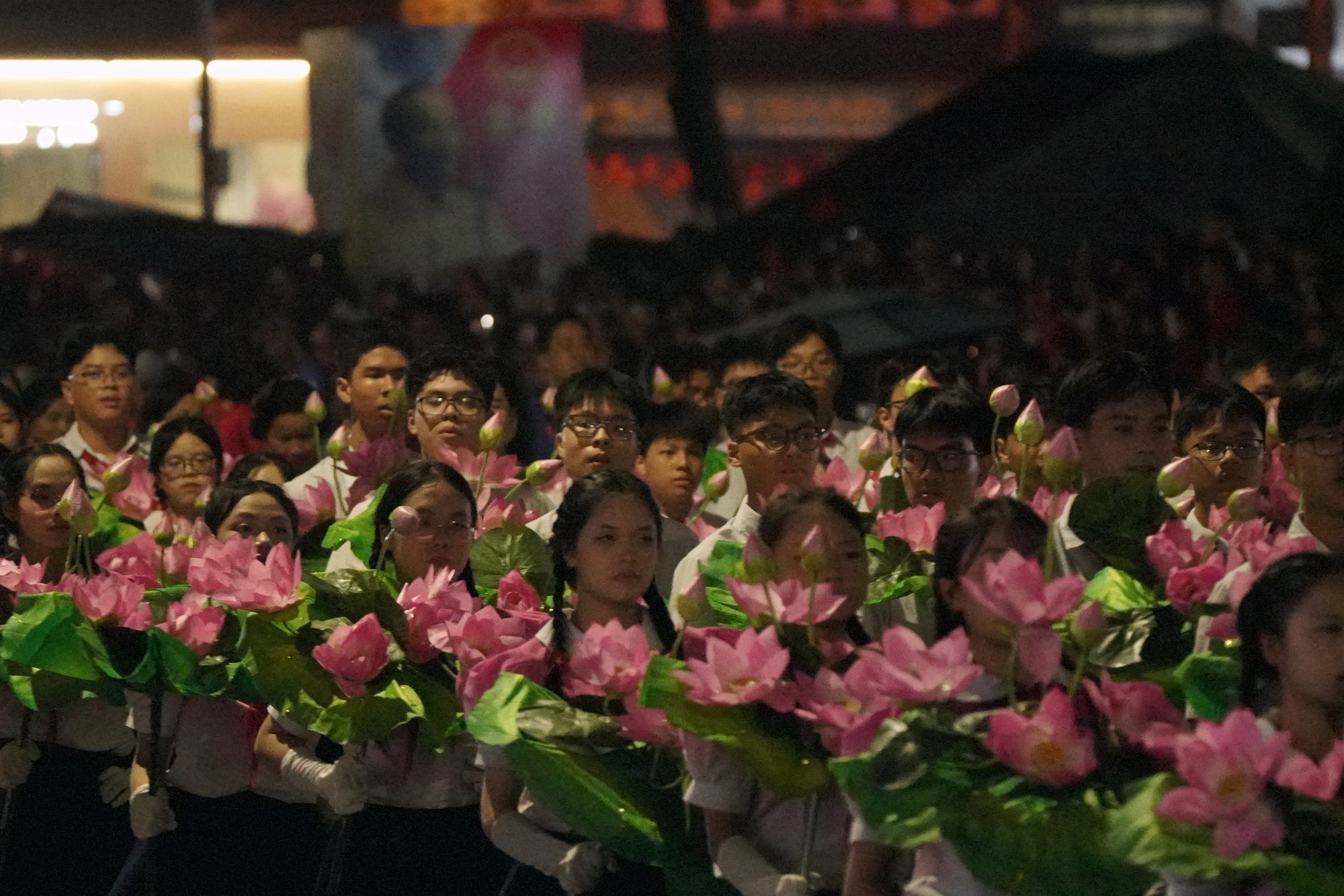 4h sáng 2/9, khối nghệ sĩ tiến vào điểm tập kết diễu binh diễu hành- Ảnh 3. 4h sáng 2/9, khối nghệ sĩ tiến vào điểm tập kết diễu binh diễu hành- Ảnh 3.
