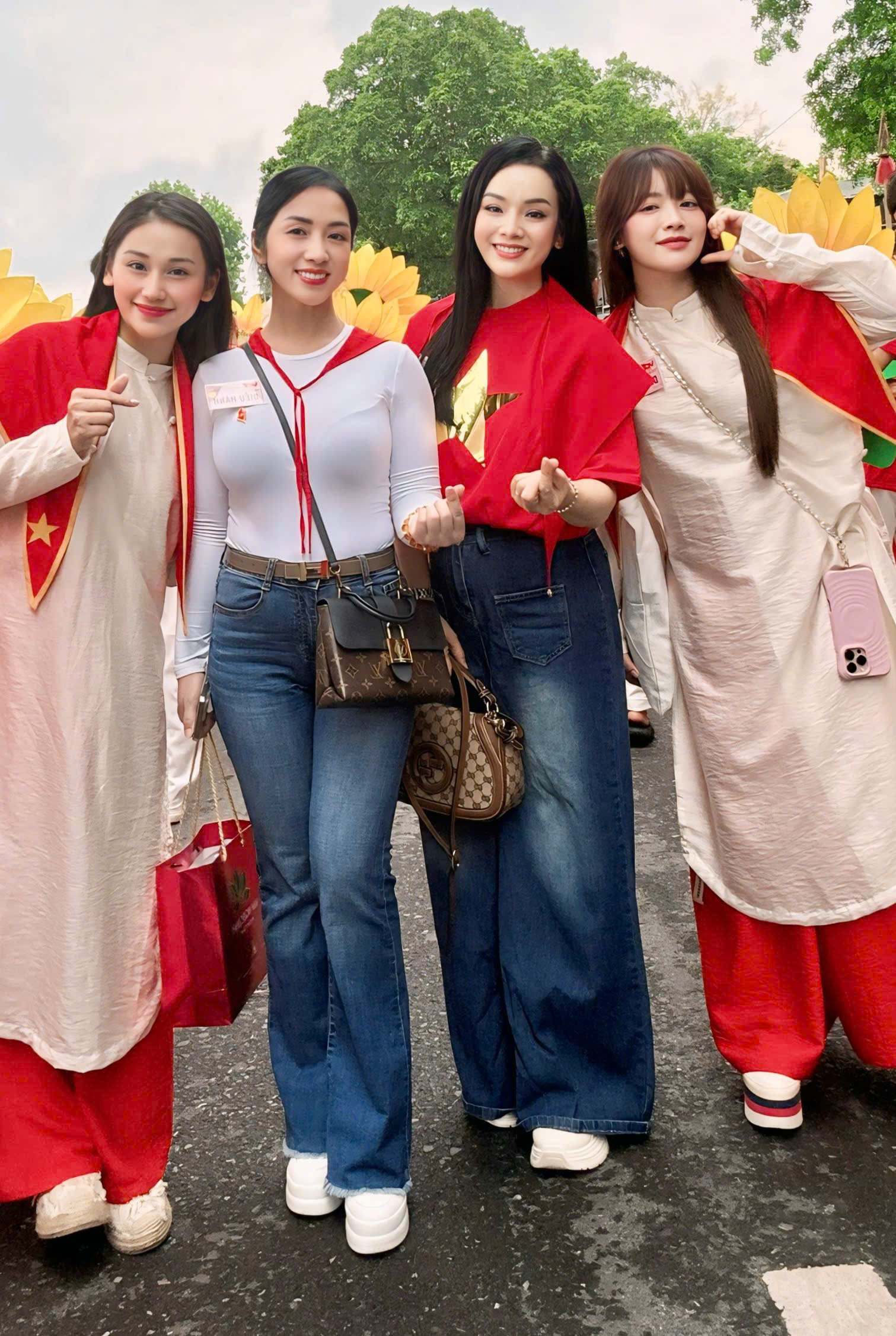TS.NSƯT Tân Nhàn hé lộ màn mashup của 80 nghệ sĩ trong lễ diễu binh, diễu hành 2/9 - Ảnh 3. TS.NSƯT Tân Nhàn hé lộ màn mashup của 80 nghệ sĩ trong lễ diễu binh, diễu hành 2/9 - Ảnh 3.