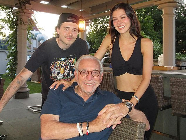 Brooklyn Beckham chuẩn bị làm "ông chủ", được bố vợ tỷ phú "chống lưng" - Ảnh 3. Brooklyn Beckham chuẩn bị làm "ông chủ", được bố vợ tỷ phú "chống lưng" - Ảnh 3.