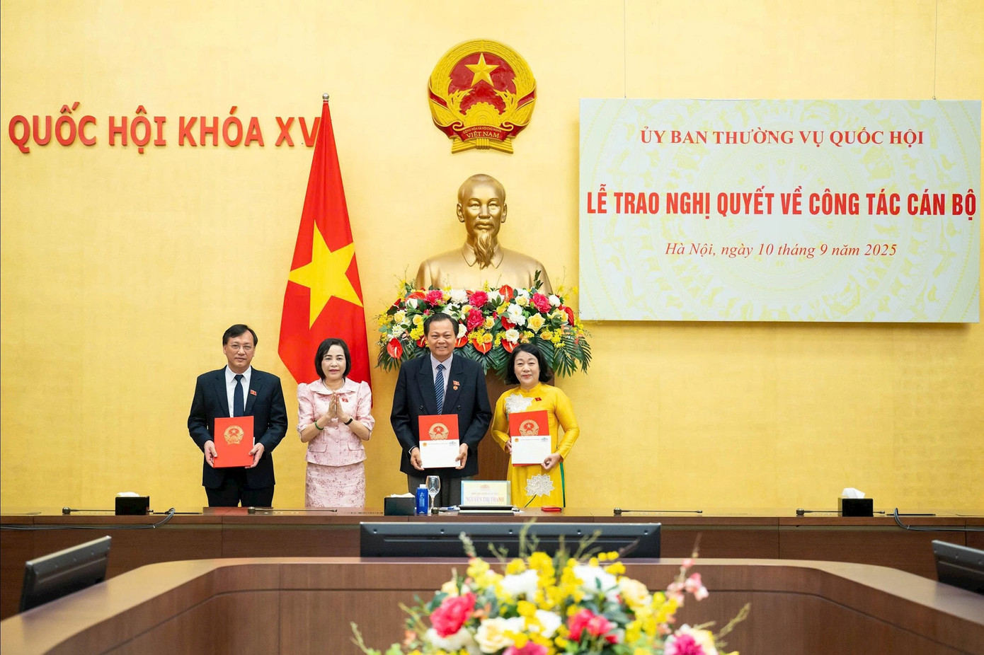 Phó Chủ nhiệm và 2 đại biểu Quốc hội nghỉ hưu trước tuổi theo Nghị định 178 / 2024 - Ảnh 1.