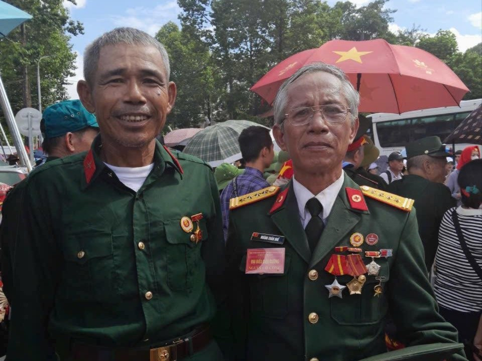Câu chuyện xúc động của hai cựu binh gặp lại sau 48 năm tại sự kiện A80 - Ảnh 2.