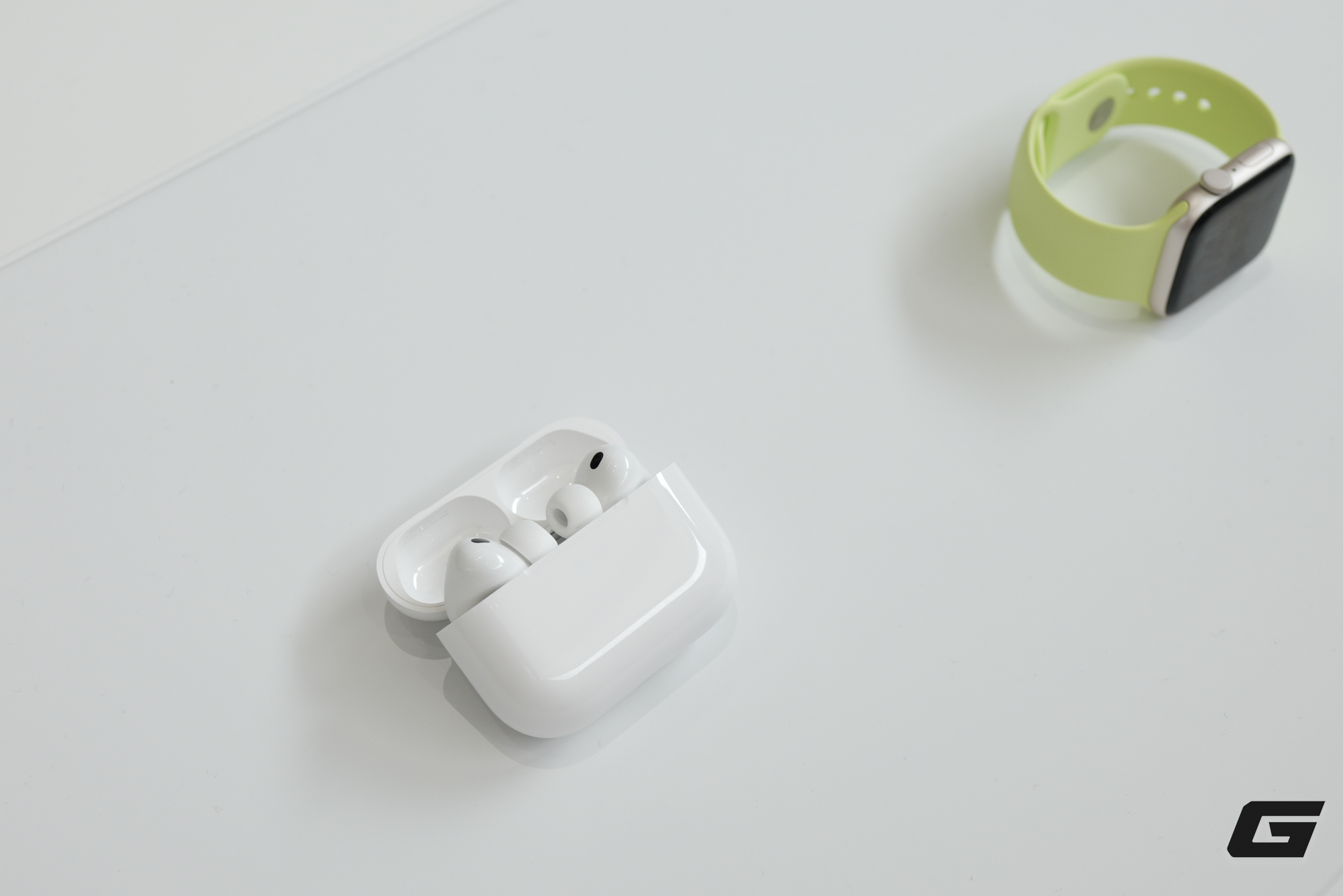 Trên Tay Airpods Pro 3: Thiết Kế Nhỏ Gọn , Cảm Biến Nhịp Tim Và Chống Ồn Vượt Trội - Ảnh 5. Trên Tay Airpods Pro 3: Thiết Kế Nhỏ Gọn , Cảm Biến Nhịp Tim Và Chống Ồn Vượt Trội - Ảnh 5.