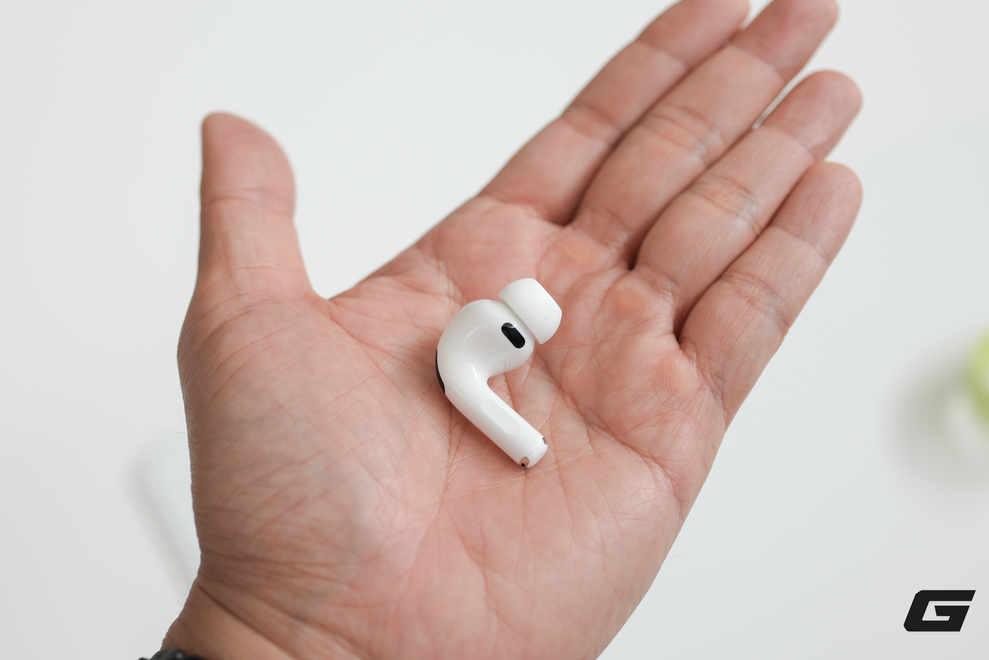 Trên Tay Airpods Pro 3: Thiết Kế Nhỏ Gọn , Cảm Biến Nhịp Tim Và Chống Ồn Vượt Trội - Ảnh 9. Trên Tay Airpods Pro 3: Thiết Kế Nhỏ Gọn , Cảm Biến Nhịp Tim Và Chống Ồn Vượt Trội - Ảnh 9.