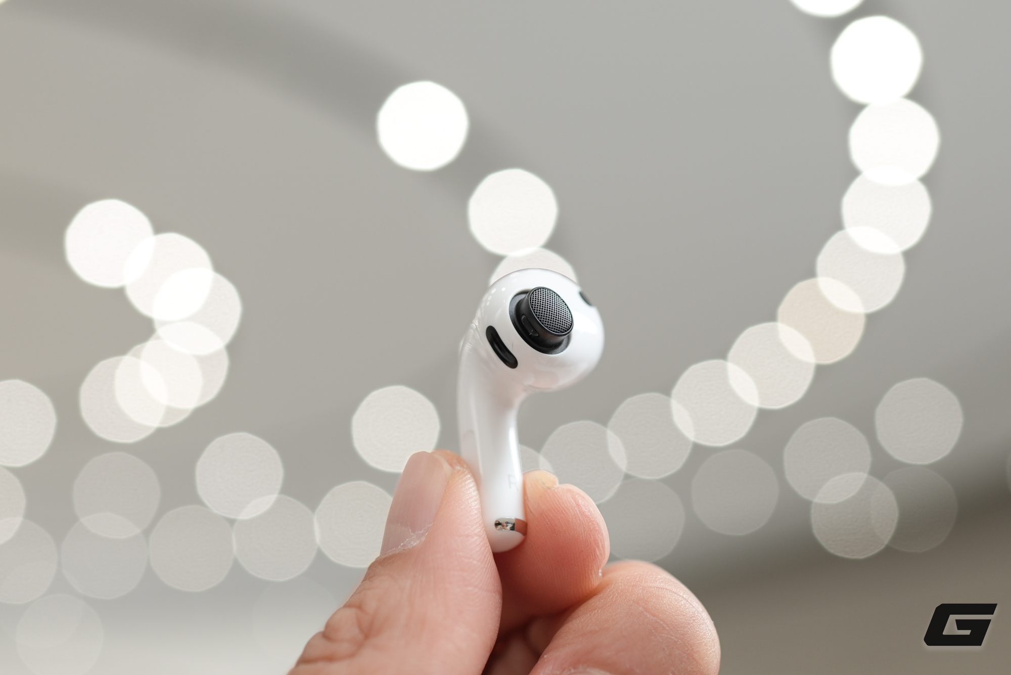 Trên Tay Airpods Pro 3: Thiết Kế Nhỏ Gọn , Cảm Biến Nhịp Tim Và Chống Ồn Vượt Trội - Ảnh 8. Trên Tay Airpods Pro 3: Thiết Kế Nhỏ Gọn , Cảm Biến Nhịp Tim Và Chống Ồn Vượt Trội - Ảnh 8.