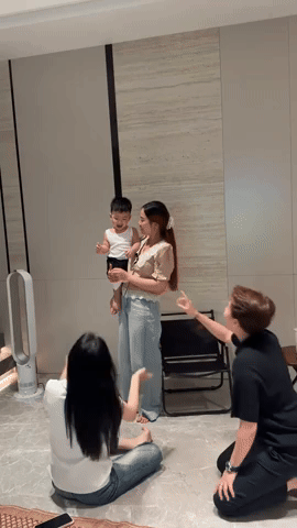Vợ chồng Văn Hậu - Hải My rộn ràng tân gia biệt thự bề thế xa hoa, nội thất bạc tỷ lần đầu hé lộ- Ảnh 2. Vợ chồng Văn Hậu - Hải My rộn ràng tân gia biệt thự bề thế xa hoa, nội thất bạc tỷ lần đầu hé lộ- Ảnh 2.