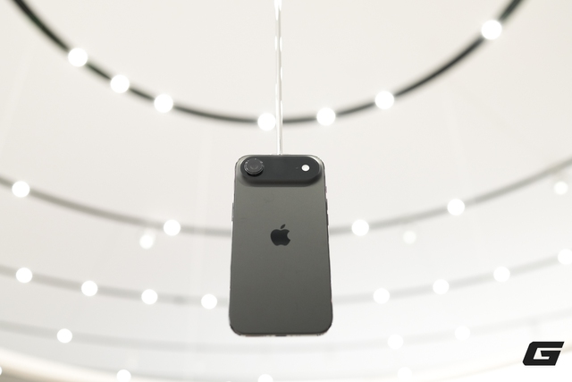 IPhone Air siêu mỏng ra mắt: Đối thủ đáng gờm của Galaxy S25 và iPad Pro - Ảnh 7. IPhone Air siêu mỏng ra mắt: Đối thủ đáng gờm của Galaxy S25 và iPad Pro - Ảnh 7.