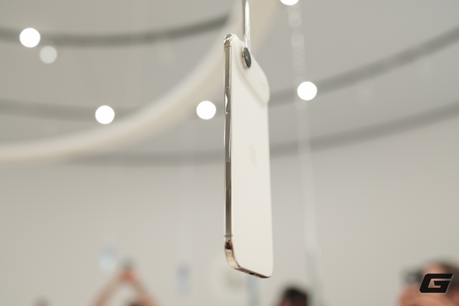 IPhone Air siêu mỏng ra mắt: Đối thủ đáng gờm của Galaxy S25 và iPad Pro - Ảnh 4. IPhone Air siêu mỏng ra mắt: Đối thủ đáng gờm của Galaxy S25 và iPad Pro - Ảnh 4.