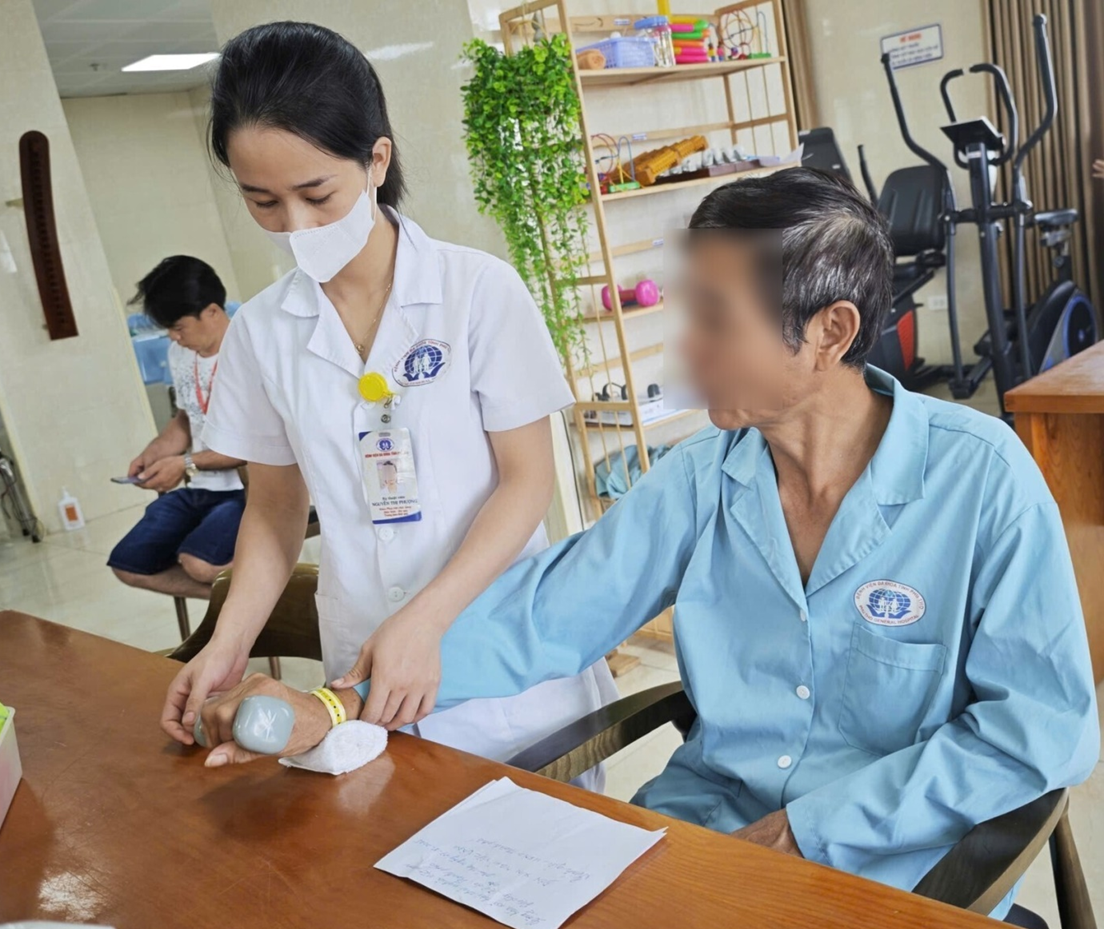 Người Đàn Ông Mắc &Quot;Hội Chứng Liệt Đêm Thứ 7&Quot; 2 Khong Co Tieu De1 1757509314135 17575093143512129505553