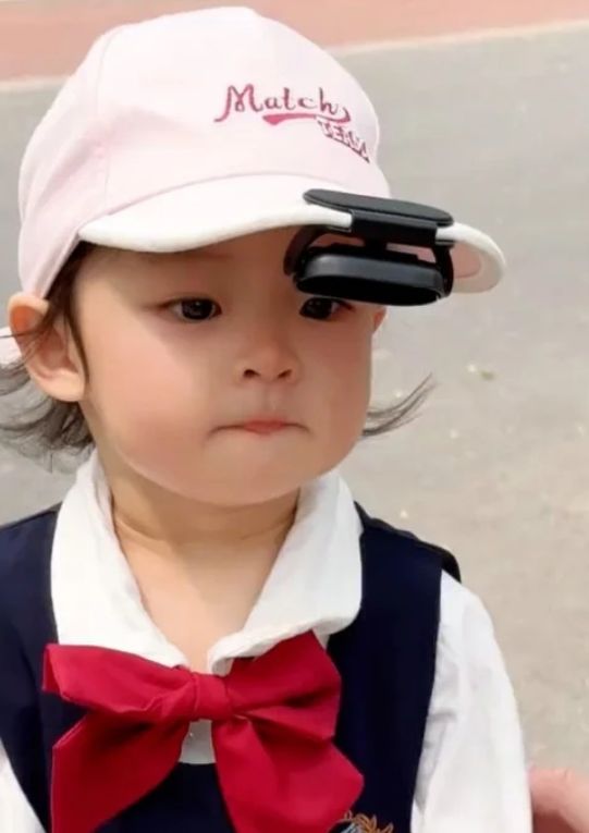 Bé gái 2 tuổi gây sốt toàn cầu với hơn 360 lượt xem chỉ bằng video theo góc nhìn ‘con muỗi’- Ảnh 2.