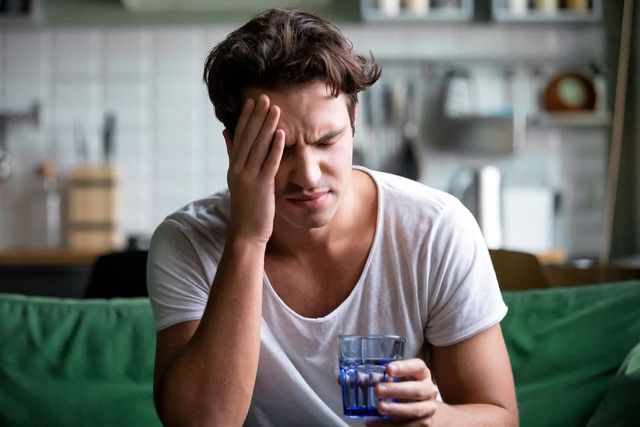 Sau Khi Uống Rượu Bia, Nếu Thấy 8 Dấu Hiệu Này Hãy Đi Khám Ngay Lập Tức - Ảnh 1. Sau Khi Uống Rượu Bia, Nếu Thấy 8 Dấu Hiệu Này Hãy Đi Khám Ngay Lập Tức - Ảnh 1.