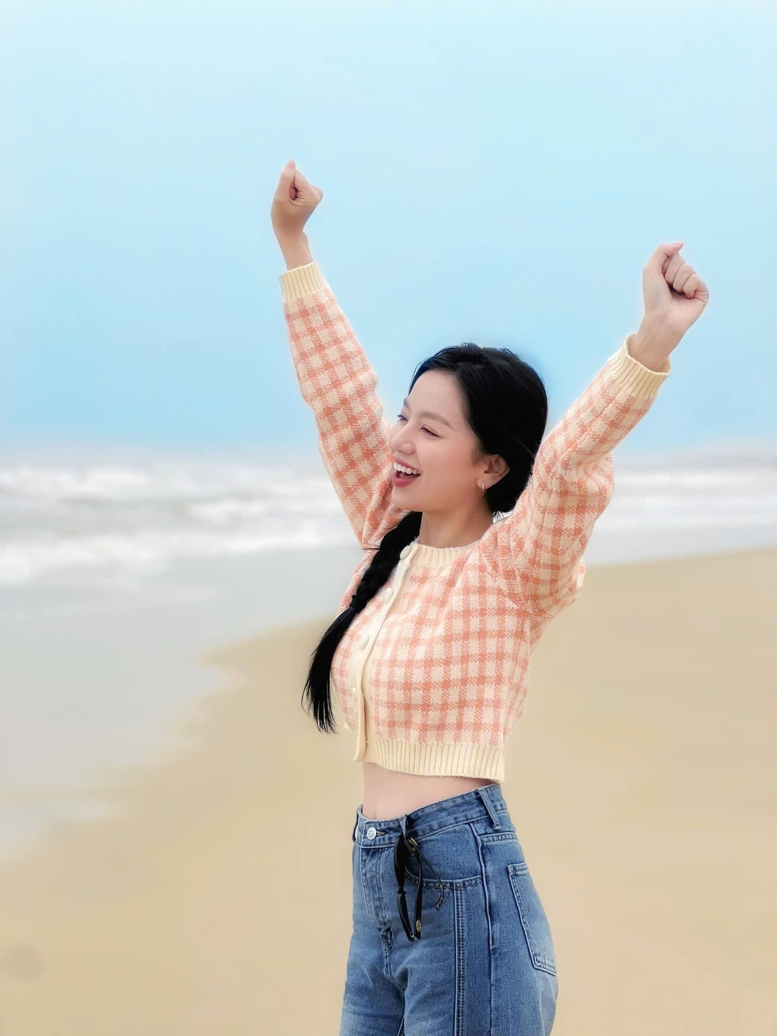 Bí quyết giữ dáng và năng lượng tích cực của “bông hồng” Mưa đỏ- Ảnh 14. Bí quyết giữ dáng và năng lượng tích cực của “bông hồng” Mưa đỏ- Ảnh 14.