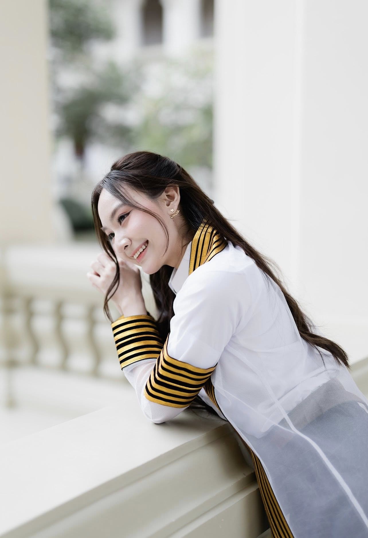 Ái nữ nhà HLV Kiatisuk xinh như hoa hậu, từng được "đẩy thuyền" với Văn Toàn nay hẹn hò trai đẹp y khoa gây sốt! - Ảnh 3. Ái nữ nhà HLV Kiatisuk xinh như hoa hậu, từng được "đẩy thuyền" với Văn Toàn nay hẹn hò trai đẹp y khoa gây sốt! - Ảnh 3.